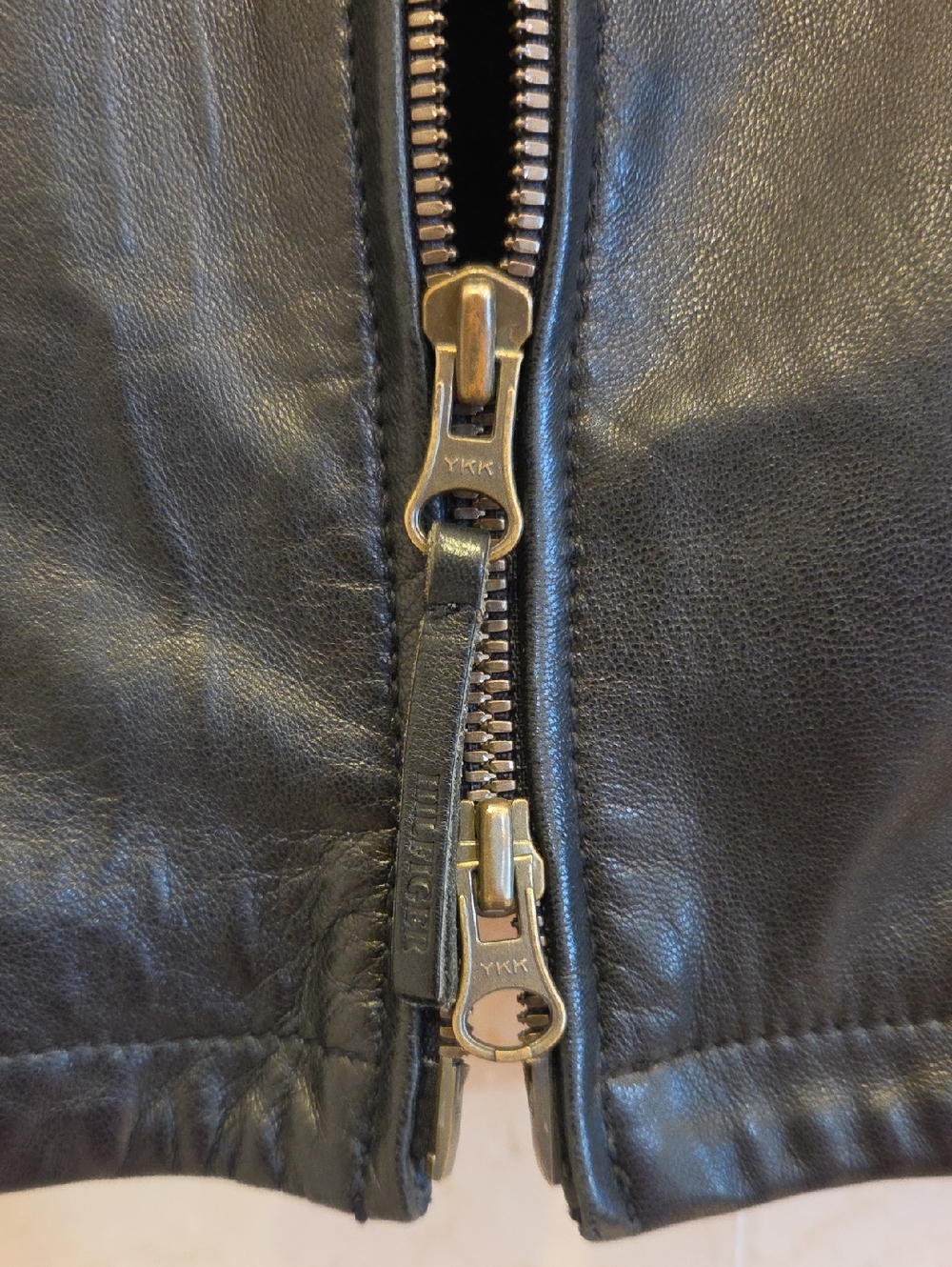 MEN'S TOMMY HILFIGER BLACK 100% LEATHER JACKET COAT SZ SMALL $495 - Picture 4 of 8